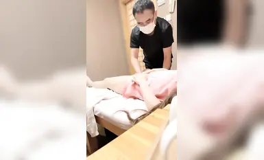 Cikgu Daisy berbogel di spa (4)