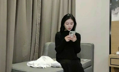 #步宾探花#黑衣妹网约高端外围女神，白嫩美艳明媚动人，进门一看就不是老司机，居然不收现金也不怕被扫黄，操着操着不耐烦，这妹子是真的小仙女啊，舔狗