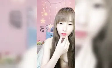 初次下海的美女寶貝，全程露臉聽狼友指揮直播揉奶玩逼，奶子上還有紋身，脫光光道具抽插，浪叫呻吟精彩刺激