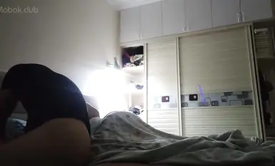 とてもエキサイティングです！彼女はまだ他人の妻であり、良家の出身の愛情深い若い女性です。夫が出張中であるため、彼女は脚を広げ、バイブレーターで遊び、エクスタシーでうめき声を上げ、中国語で会話しています。