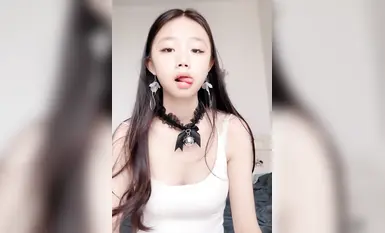 インターネット上で最も美しい女の子 ～ [シャオユンゆっくり] 神の視点からのクローズアップ ～ 丸い胸、ピンクのマンコ、裸のダンス小道具とオナニー (5)