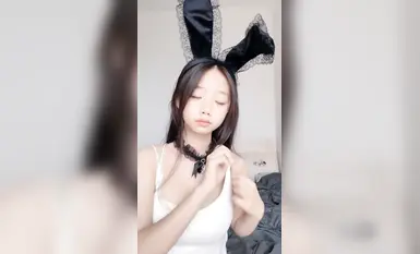 インターネット上で最も美しい女の子 ～ [シャオユンゆっくり] 神の視点からのクローズアップ ～ 丸い胸、ピンクのマンコ、裸のダンス小道具とオナニー (5)