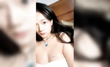 顏值很高的極品少婦露臉很會誘惑狼友，在狼友的調教下脫光光揉奶玩逼，老司機的手速快速高潮噴水，浪叫不止