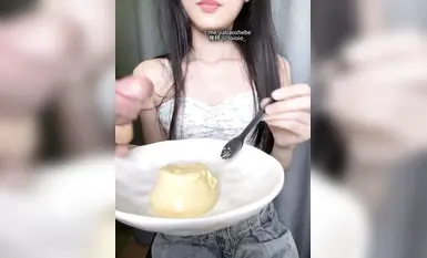 电报群VIP精液盛宴系列！乱伦变态老哥调教母狗堂妹2部，口交取精面包加精+精液布丁2