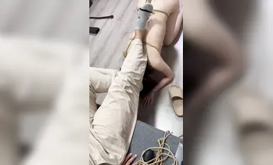 ❤️極品反差婊❤️調教毆打極品小母狗，極品奶子被打得被揉捏，腳踢逼逼瘋狂調教，簡直刺激慘了！