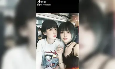 抖音-張依迪，91年反差婊,超級無敵反差騷母狗，已擺脫人性束縛進化成母畜飲尿舔腳虐B (5)