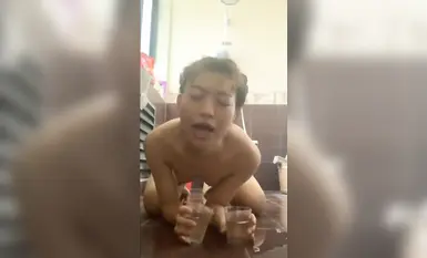 抖音-張依迪，91年反差婊,超級無敵反差騷母狗，已擺脫人性束縛進化成母畜飲尿舔腳虐B (6)