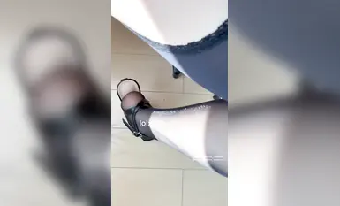 人氣肥臀網紅@olive_emmm 尺度私拍視圖6套新作- 風衣束腰吊帶襪 (1)