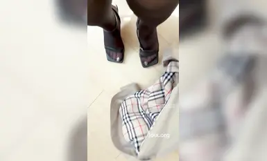 人氣肥臀網紅@olive_emmm 尺度私拍視圖6套新作- 風衣束腰吊帶襪 (1)