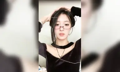 #反差抖音拥有10多万粉丝的网红#灌汤饱饱千元定制全裸露点福利视频1