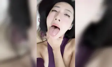 #反差抖音拥有10多万粉丝的网红#灌汤饱饱千元定制全裸露点福利视频1