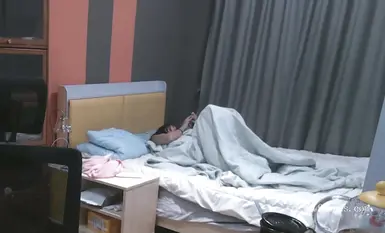 2024年の新作、【プライベートオリジナル隠し撮り】広いネットで見つけた大学2年生の女の子を直接露出しました その女の子は何も言わず、ただ赤ちゃんのように私を殴りました。