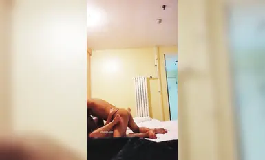 2024年最新，【私房原创偷拍】，男友住在隔壁的风骚小姐姐，她一直说你小声点，听见咱俩就死定了(2)