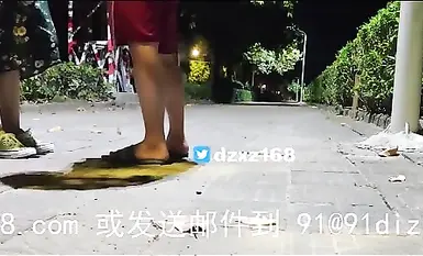 東と西の闘い - 2021-05-05 - 道端の野生の喧嘩で完全に露出したオリジナルの露出雌犬のコレクション