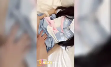 软萌甜美00后可爱萌妹【QQ糖小朋友】✅白虎小萝莉出轨男友，被金主爸爸调教深插！大屌撑满润滑湿暖蜜穴