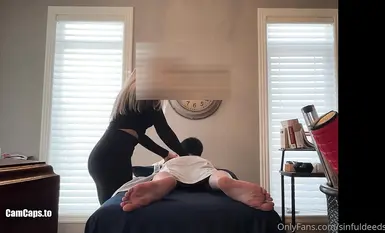 【素晴らしいセリフ字幕】あなたの家に来る約束をした女性マッサージ師が巨根で韓国人ギャング「罪悪感」に身を捧げる事を志願 爆発的な肉体を持ったフランスとロシアの混血女性テクニシャンがついに彼女を説得した。彼にフェラをしてあげる