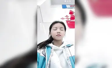 正宗在校学生~【刚好十八】教室上课露奶~约土豪啪啪！ (2)