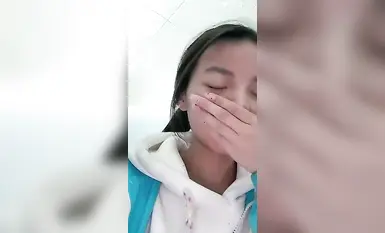 正宗在校学生~【刚好十八】教室上课露奶~约土豪啪啪！ (2)