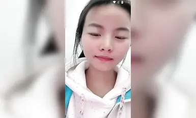 正宗在校学生~【刚好十八】教室上课露奶~约土豪啪啪！ (2)