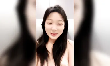 Youyou รสพีชสีขาวปรากฏตัวขึ้นตอนดึกเพื่อจีบเพื่อนหมาป่า เธอเปลือยเปล่าและโต้ตอบกัน และขอมีเซ็กส์ ส่งเสียงลามกและร่าน