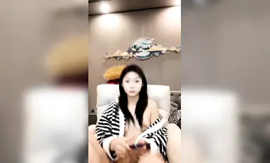 Youyou รสพีชสีขาวปรากฏตัวขึ้นตอนดึกเพื่อจีบเพื่อนหมาป่า เธอเปลือยเปล่าและโต้ตอบกัน และขอมีเซ็กส์ ส่งเสียงลามกและร่าน