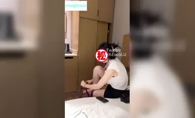 2024年12月新作【推特網黃】，苗條淫妻，【翹臀人妻】，約單男做愛與老公XO，漂亮小少婦，如此嬌妻 (1)