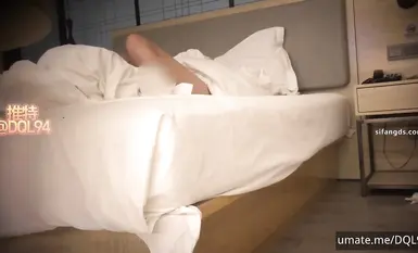 Ang malaking balita noong 2024, ang pakikipag-date sa sex master [Dong Qingla], isang napakagandang babae, nanginginig siya sa orgasm, exposed na exposed ang mukha niya, nakakunot ang noo niya at natutuwa siya sa sex.