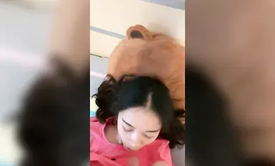 [Real face-showing sex selfie] A girl with thick pubic hair had sex with her boyfriend without a condom in a rental house. She licked the penis covered with semen and was called a hooligan.