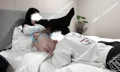 【12月新品】，原创海角大神【06女大】付费无水钻石贴集，高颜值气质反差婊，制服黑丝内射微露脸