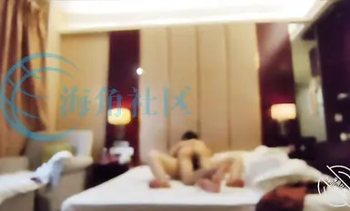 【12月新品福利】原創海角大神【干媽變成了情人】干媽過生日，第一次用手伸進她的陰道