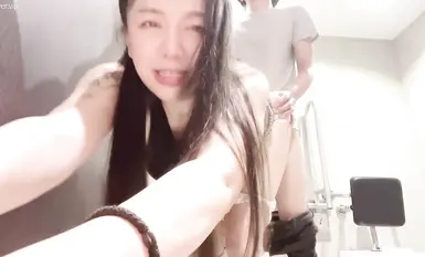 [Kakak mengumpul air mani] Kecantikan Taiwan yang paling menawan dan awek "嫚嫚" menggoda orang yang lalu lalang dan pergi ke tandas awam untuk bertarung di tandas dengan seorang wanita di atasnya, alat mengeluarkan air mani, untuk melepaskan nafs