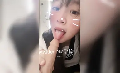 2024年重磅核弹，约啪大神【Nic学长】付费露脸福利，学生妹双飞，大嘴巴子皮鞭飞舞，无套内射！ (1)