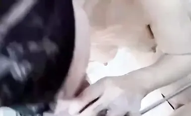 本物のスピードデートの達人「ミスターQ」は、女子大生、若い女性、サラリーマン、フィットネスコーチ、教師、看護師、アンカーなど、これまでに平均して週に1回、40人以上の女性主人公とデートの費用を支払っている。エピソード】 (9)