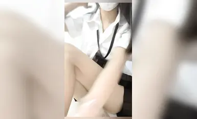 “เกิร์ลกับแคท” สาว JK โชว์เท้าสวย