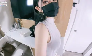 회사 여신이 그녀를 세게 박을수록 그녀는 더 흥분했습니다.