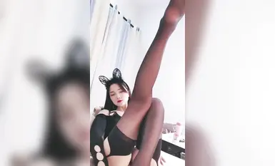 Mabangis na batang babae na naka-itim na medyas--Prinsesa, isang batang babae ay napaka-kaakit-akit sa itim na medyas, na may payat na mga kamay at purong abalone, ang kanyang bawat kilos ay mapang-akit sa kamatayan 3