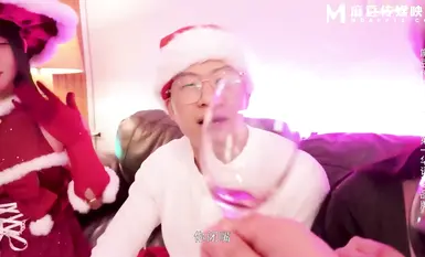 คืนนั้นแห่งการแลกเปลี่ยนของขวัญ_ปาร์ตี้เซ็กส์หมู่และคริสต์มาสอันแสนโลภ_MD_0260_Wenwen_Ai Li_Yona