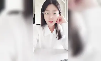 2024年12月新人學生妹【小肉肉】，一股清流，眼鏡反差嫩妹，讓人眼前一亮，初戀風純欲臉大尺度全脫！ (1)