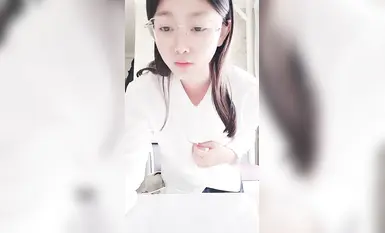 2024年12月新人學生妹【小肉肉】，一股清流，眼鏡反差嫩妹，讓人眼前一亮，初戀風純欲臉大尺度全脫！ (1)