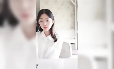 2024年12月新人學生妹【小肉肉】，一股清流，眼鏡反差嫩妹，讓人眼前一亮，初戀風純欲臉大尺度全脫！ (1)