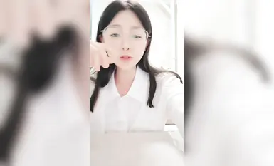 Vào tháng 12 năm 2024, nữ sinh mới [Xiaorourou] là một luồng gió mới. Sự tương phản giữa cặp kính và cô gái trẻ rất bắt mắt. Cô ấy lột xác trên diện rộng với phong cách mối tình đầu và ham muốn thuần khiết! (6)