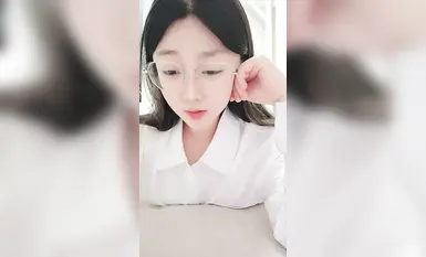 Vào tháng 12 năm 2024, nữ sinh mới [Xiaorourou] là một luồng gió mới. Sự tương phản giữa cặp kính và cô gái trẻ rất bắt mắt. Cô ấy lột xác trên diện rộng với phong cách mối tình đầu và ham muốn thuần khiết! (6)