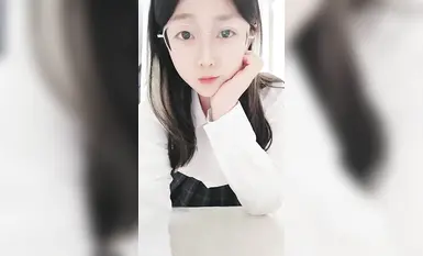 Vào tháng 12 năm 2024, nữ sinh mới [Xiaorourou] là một luồng gió mới. Sự tương phản giữa cặp kính và cô gái trẻ rất bắt mắt. Cô ấy lột xác trên diện rộng với phong cách mối tình đầu và ham muốn thuần khiết! (6)