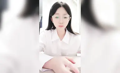 In December 2024, the new student girl [Xiaorourou] is a breath of fresh air. The contrast between the glasses and the young girl is eye-catching. She takes off her face in a large scale with her first love style and pure lust! (7)