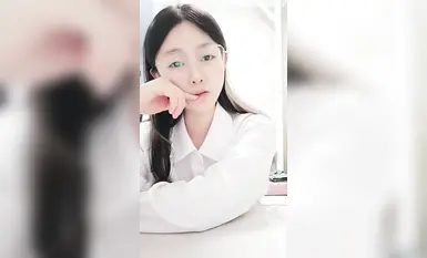 2024年12月新人学生妹【小肉肉】，一股清流，眼镜反差嫩妹，让人眼前一亮，初恋风纯欲脸大尺度全脱！ (7)