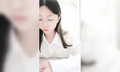 2024年12月新人学生妹【小肉肉】，一股清流，眼镜反差嫩妹，让人眼前一亮，初恋风纯欲脸大尺度全脱！ (7)