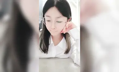 2024年12月新人学生妹【小肉肉】，一股清流，眼镜反差嫩妹，让人眼前一亮，初恋风纯欲脸大尺度全脱！ (7)