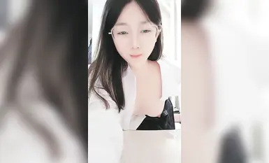 2024年12月新人學生妹【小肉肉】，一股清流，眼鏡反差嫩妹，讓人眼前一亮，初戀風純欲臉大尺度全脫！ (8)