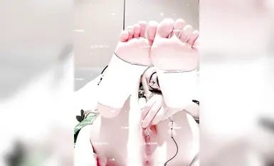 Perempuan jalang loli kawaii yang sangat lembut dan berwajah terdedah [Xiao Wen Baobao (Youlin)], semakin patuh dia kelihatan, semakin seronok dia, semakin dia mengerang dan merintih apabila dia disentuh ringan, dan dia berasa seperti sedang dipermainkan.