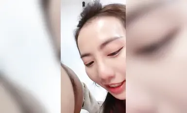 甜美20小妹新人来袭！大长腿和炮友操逼，灵活小舌头舔屌，跪在椅子上后入美臀